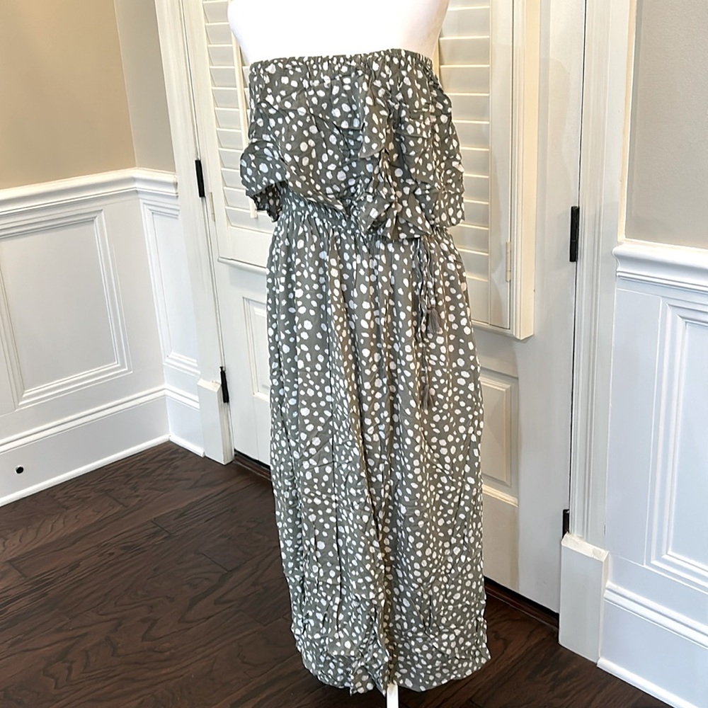 Women’s halter top dress. Half lined. Ties at waist. Half slit on the side. NWT